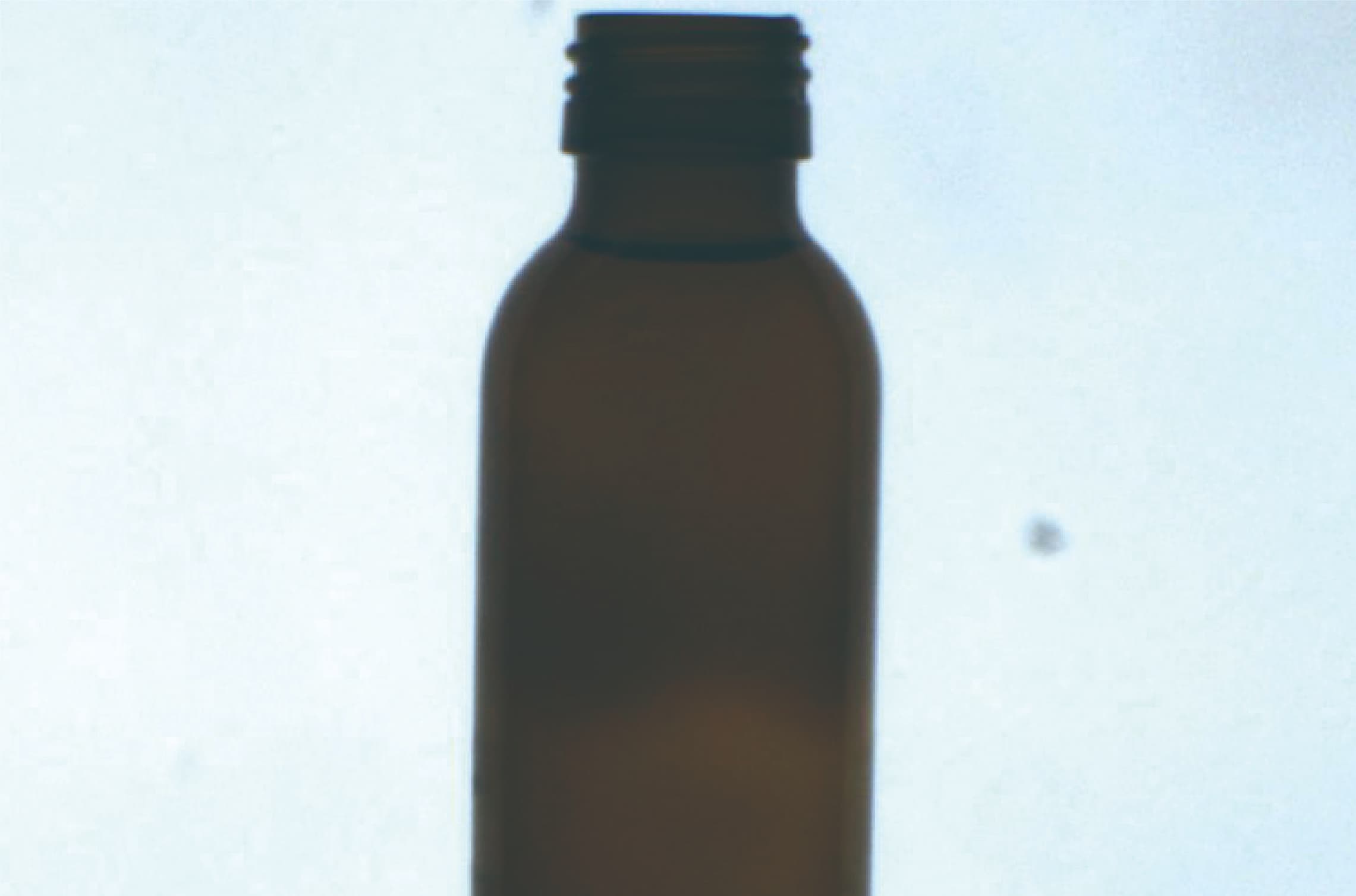従来の面照明による有色ビン内の有色液体検査写真